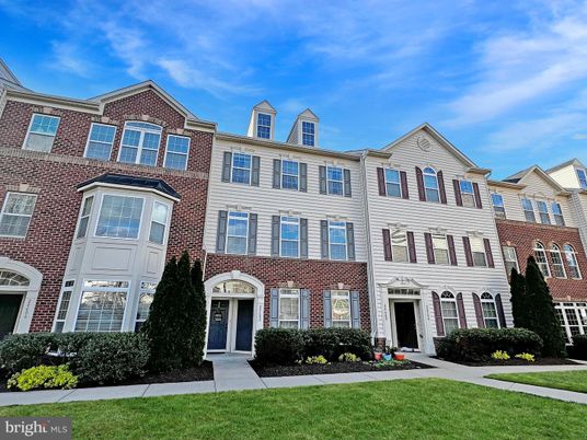 Exterior, Facade, Brick Facade, Rowhouse