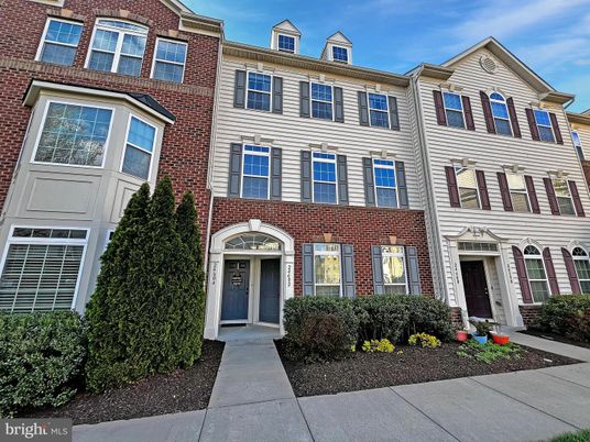 Exterior, Facade, Brick Facade, Rowhouse
