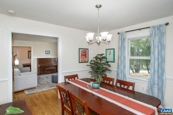 Chandelier, Dining room, Interior, Piano, Wood Texture Flooring