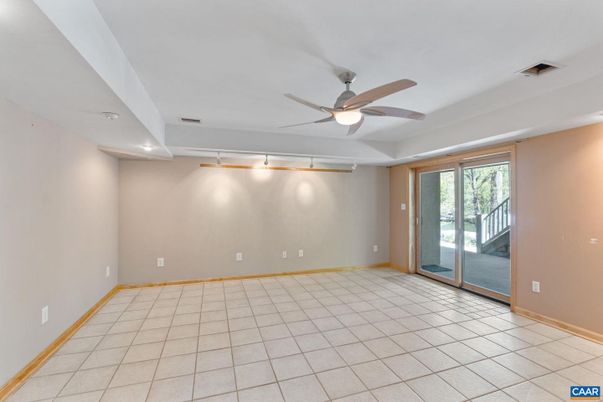 Empty room, Interior, Recessed Lighting