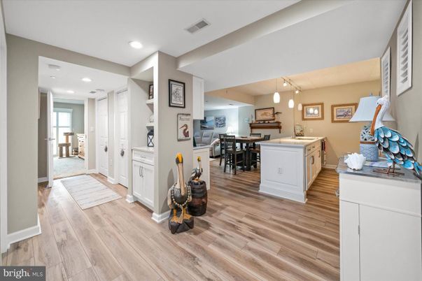 Dining room, Interior, Kitchen, Pendant Lights, Recessed Lighting, Wood Texture Flooring