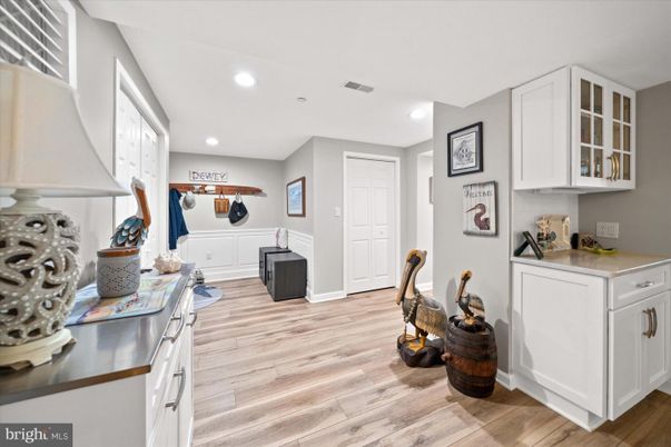 Interior, Recessed Lighting, Wood Texture Flooring