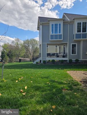 Backyard, Exterior, Facade, Rowhouse