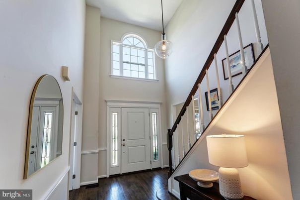Interior, Pendant Lights, Wood Texture Flooring