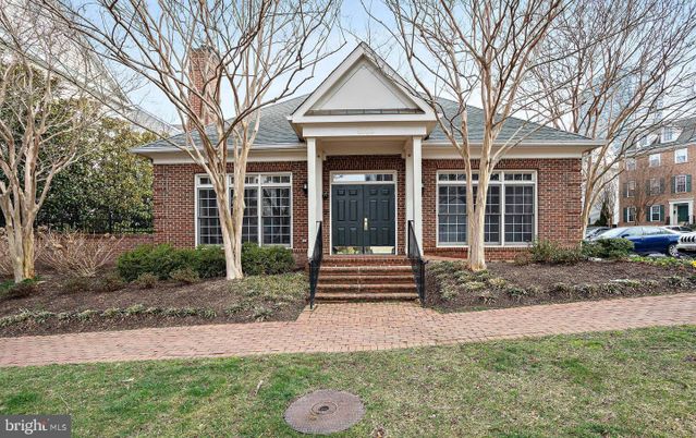 Exterior, Facade, Brick Facade, Cape Cod