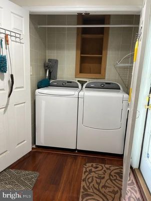 Interior, Utility Closets, Washer, Wood Texture Flooring