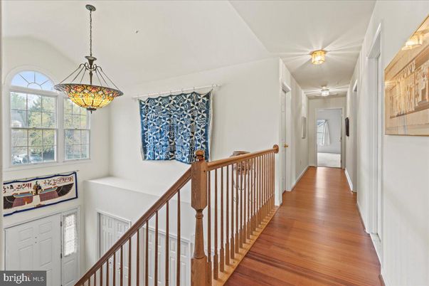 Interior, Pendant Lights, Wood Texture Flooring