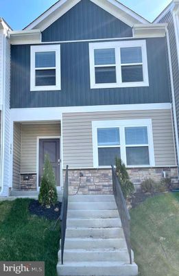 Exterior, Facade, Rowhouse