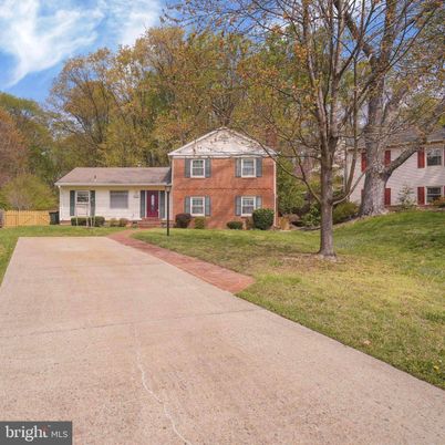 Backyard, Exterior, Facade, Brick Facade, Ranch
