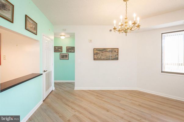 Chandelier, Empty room, Interior, Wood Texture Flooring
