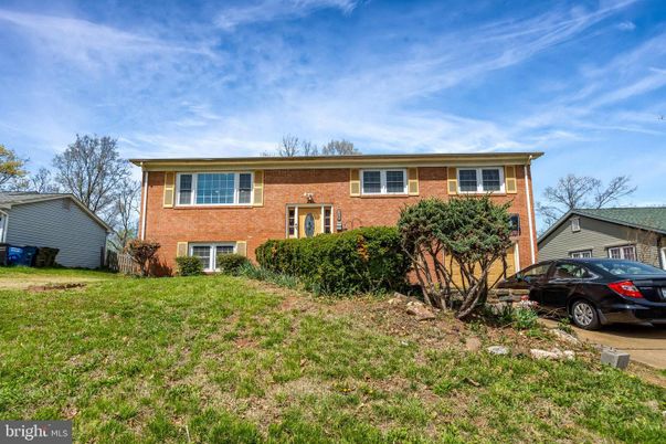 Exterior, Facade, Brick Facade, Raised Ranch