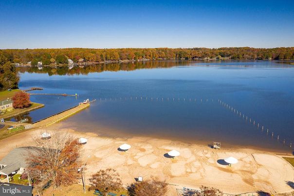 Exterior, Lake