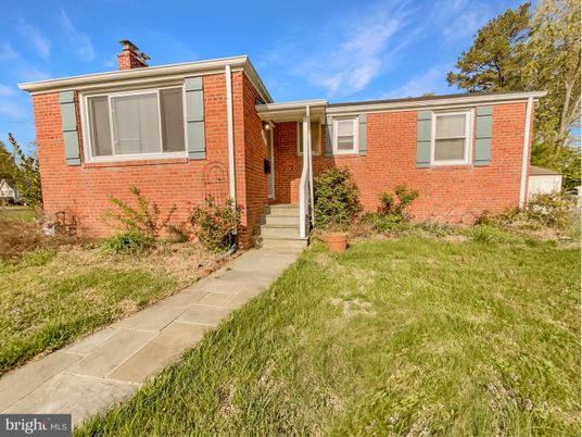 Exterior, Facade, Brick Facade, Split Level