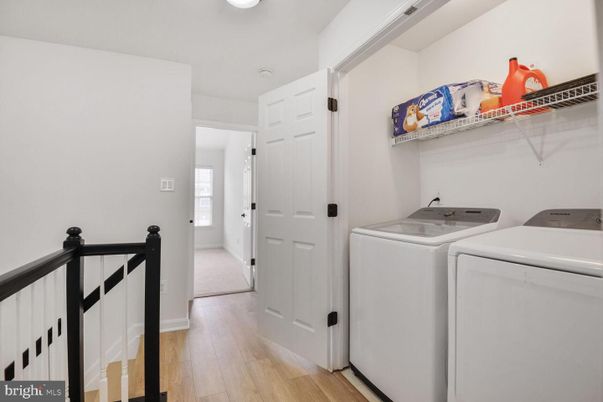 Interior, Washer, Wood Texture Flooring