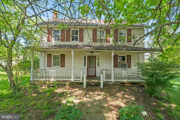 Exterior, Facade, American Foursquare