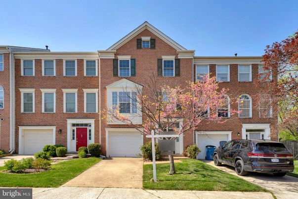 Attached, Exterior, Facade, Brick Facade, Rowhouse