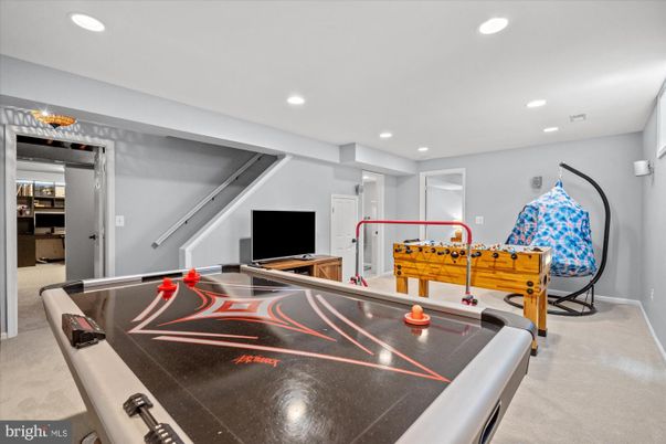 Game Room, Interior, Recessed Lighting