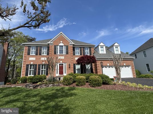 Attached, Exterior, Facade, Brick Facade, Georgian