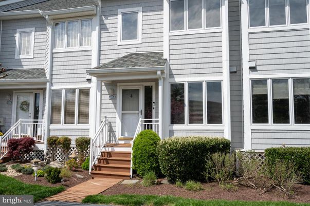 Exterior, Facade, None