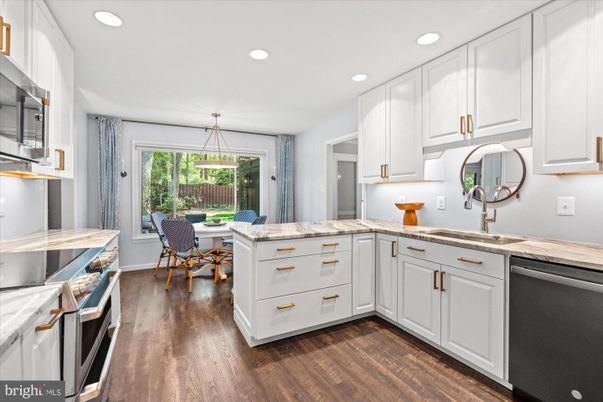 Dining room, Interior, Kitchen, Pendant Lights, Recessed Lighting, Wood Texture Flooring