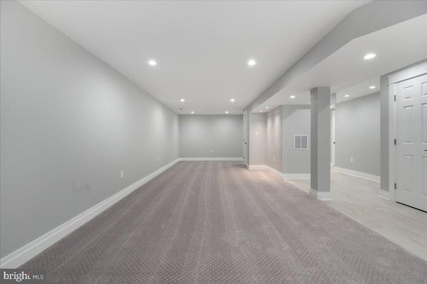 Empty room, Interior, Recessed Lighting