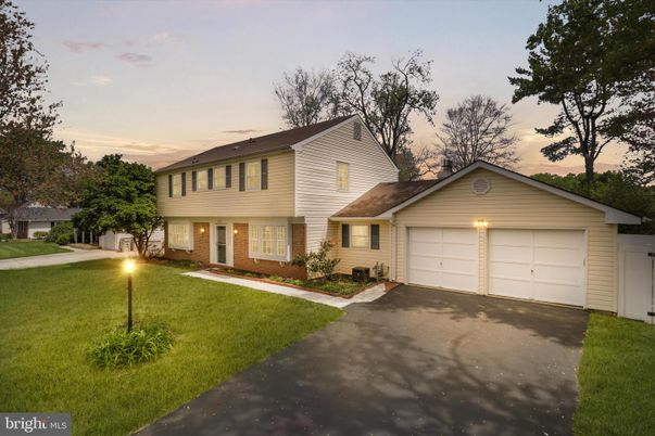 Attached, Exterior, Facade, Brick Facade, Split Level