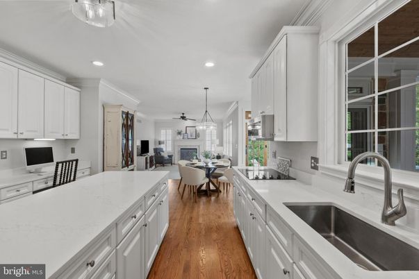 Dining room, Interior, Kitchen, Pendant Lights, Recessed Lighting, Wood Texture Flooring