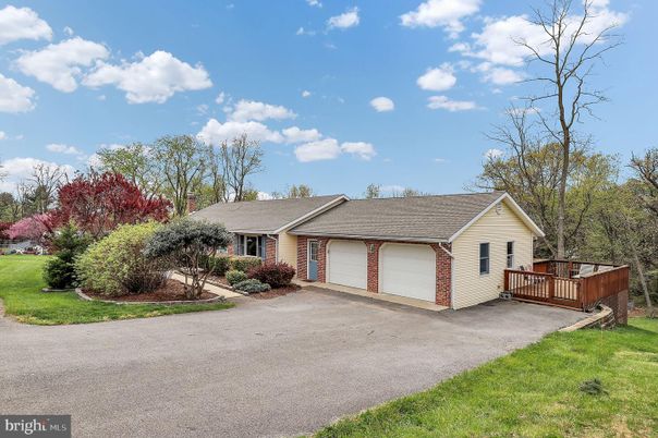 Attached, Backyard, Exterior, Facade, Brick Facade, Ranch