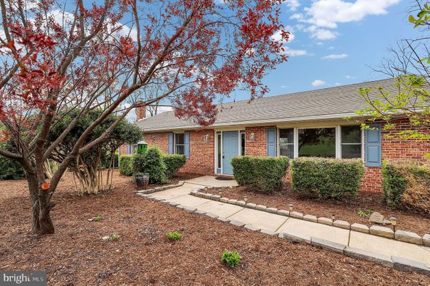 Exterior, Facade, Brick Facade, Ranch