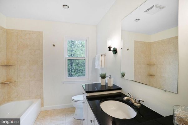 Bathroom, Interior, Recessed Lighting