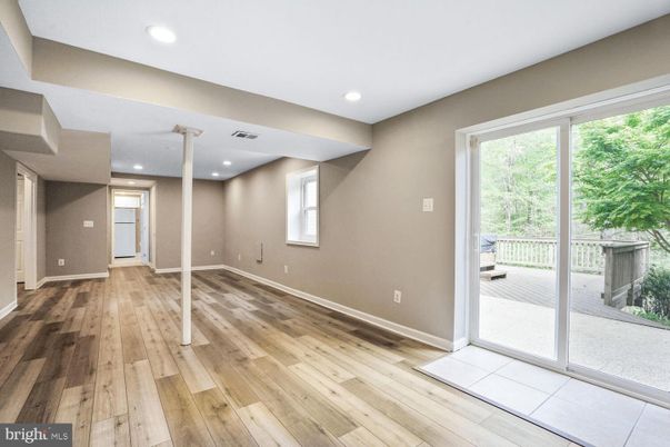 Empty room, Interior, Recessed Lighting, Wood Texture Flooring