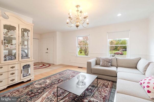 Chandelier, Interior, Living room, Recessed Lighting, Wood Texture Flooring