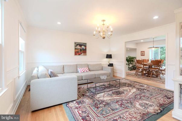 Chandelier, Dining room, Interior, Living room, Pendant Lights, Recessed Lighting, Wood Texture Flooring
