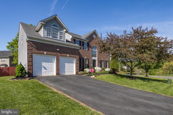 Attached, Exterior, Facade, Brick Facade, Cape Cod