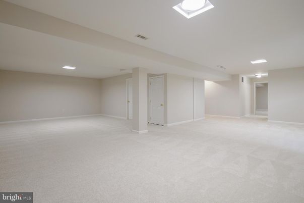 Empty room, Interior, Recessed Lighting