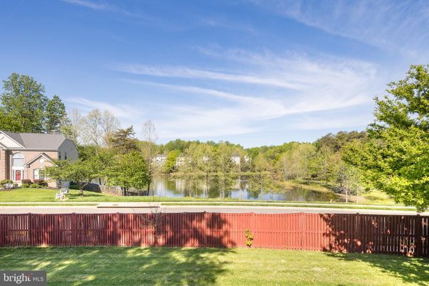 Exterior, Lake
