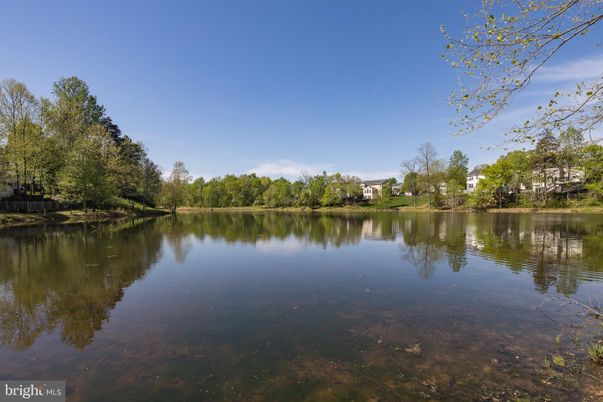 Exterior, Lake
