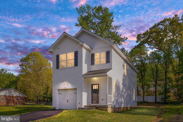 Attached, Exterior, Facade, Farmhouse