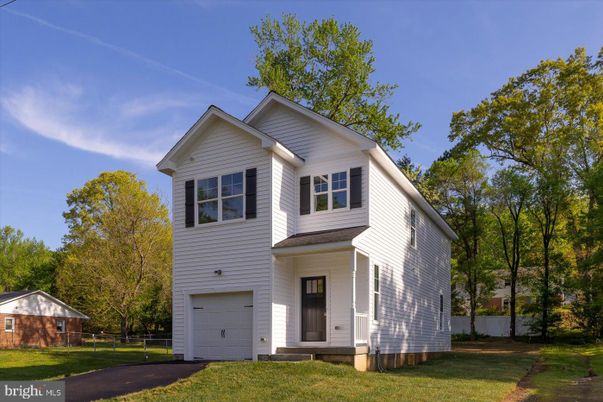 Attached, Exterior, Facade, Farmhouse