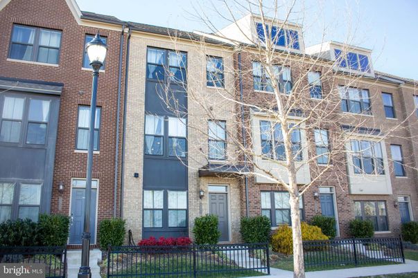 Exterior, Facade, Brick Facade, Rowhouse