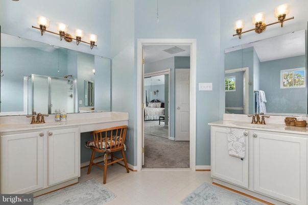 Bathroom, Bedroom, Dual Sink Vanities, Interior