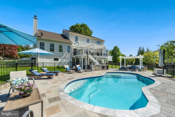 Exterior, Pool