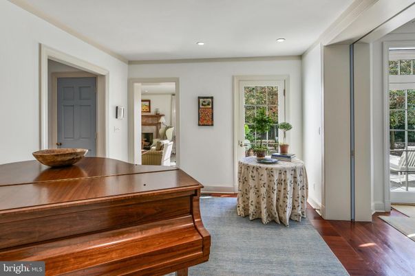 Interior, Piano, Recessed Lighting, Wood Texture Flooring