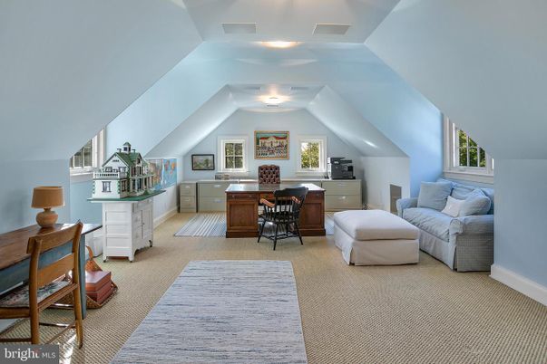 Home Office, Interior