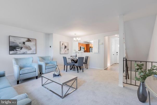 Chandelier, Dining room, Interior, Kitchen, Living room