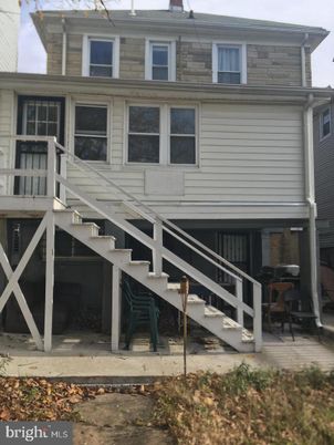 Exterior, Facade, Rowhouse