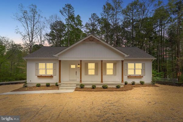 Exterior, Facade, Ranch