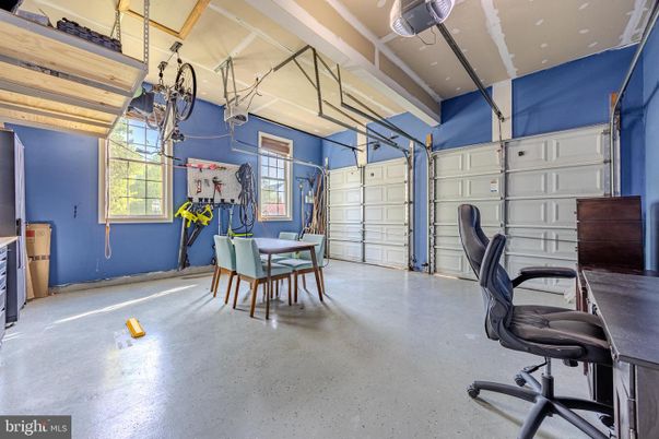 Dining room, Garage, Interior