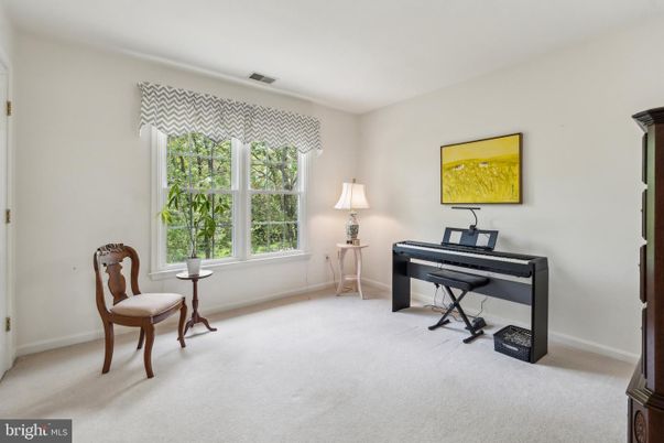 Interior, Piano
