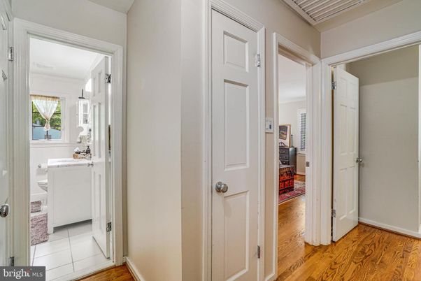 Interior, Washer, Wood Texture Flooring